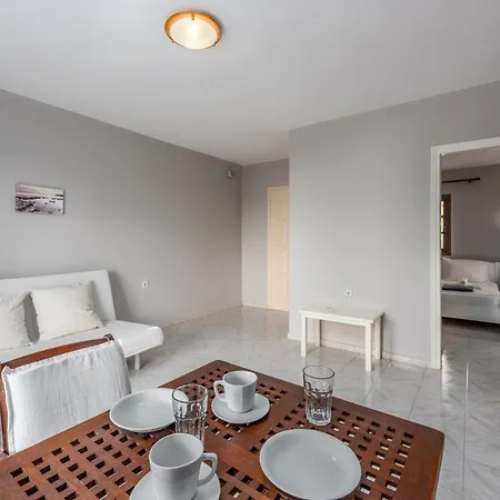 Albouro Seafront Отель 3*