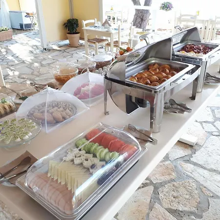 Hotel Albouro Seafront 3*