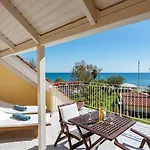 מלון Albouro Seafront 3*