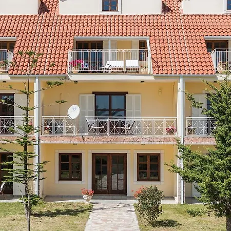 Albouro Seafront Hotel