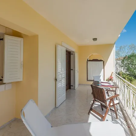 מלון Albouro Seafront 3*