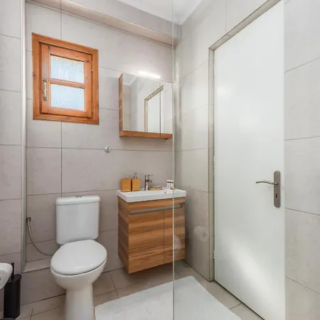 מלון Albouro Seafront 3*