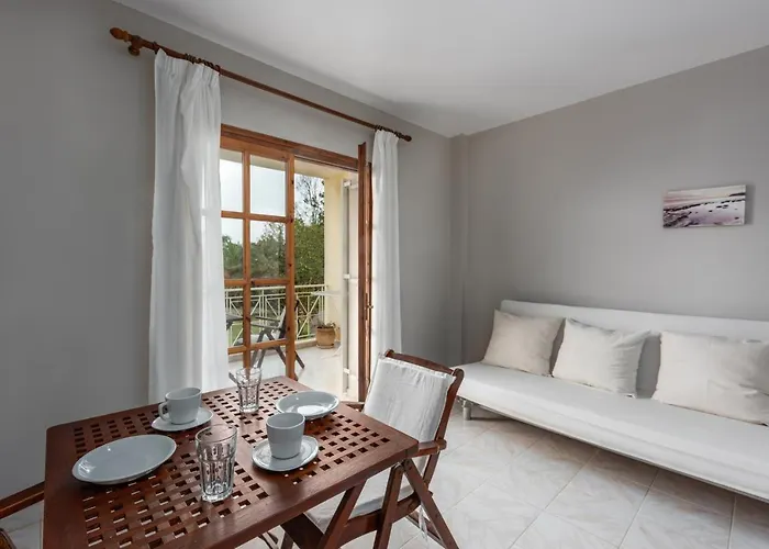 Ξενοδοχείο Albouro Seafront 3*