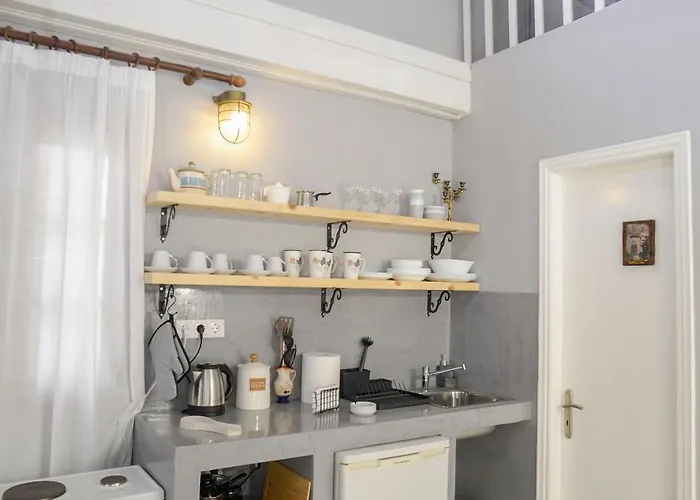 Ξενοδοχείο Albouro Seafront 3*