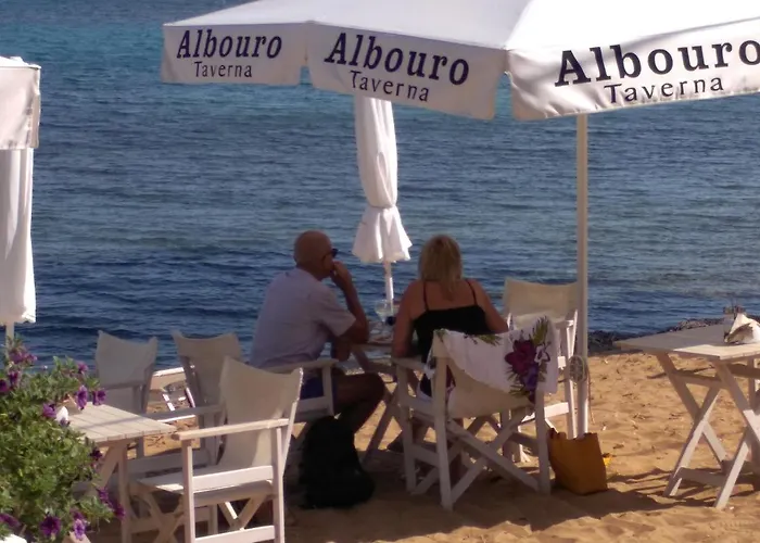 Ξενοδοχείο Albouro Seafront 3*