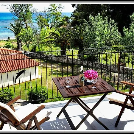 מלון Albouro Seafront 3*